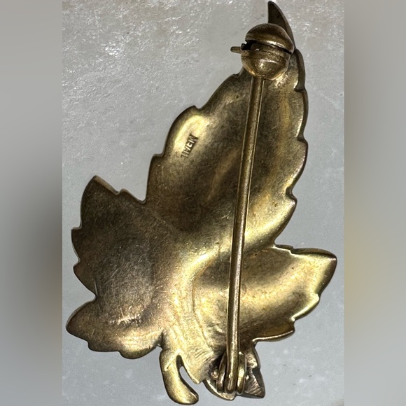 Little Frog on Leaf Pin/brooch Gold Painted Metal - Picture 4 of 6